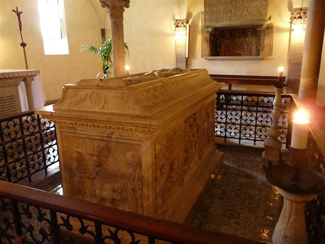 tomba di San Colombano